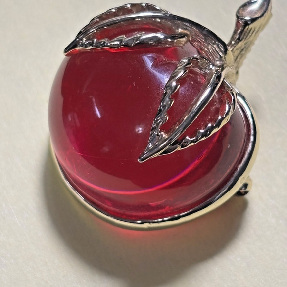 Vintage Sarah Coventry Pink Red Lucite Gold Tone Domed Apple Pin Brooch - Picture 3 of 15
